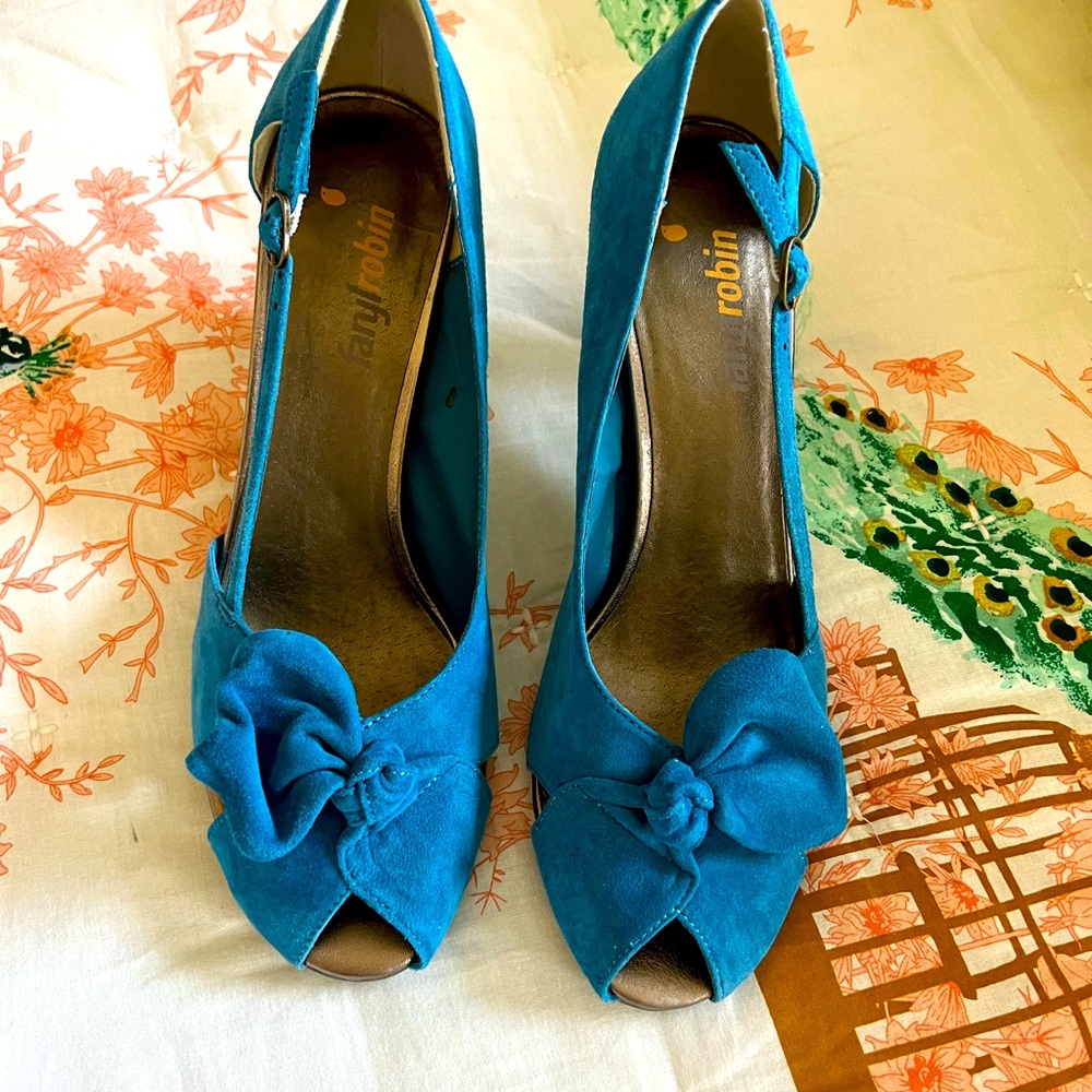 Peep toe heels, stunning blue suede, never worn